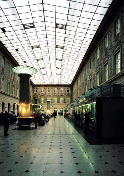 CCEA / photographs in the catalog "Architecture of Prague 1 from 1990 to 2010" / Main post office