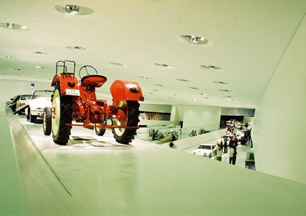 Delugan Meissl Associated Architects / Porsche Museum, Stuttgart, Německo / VII