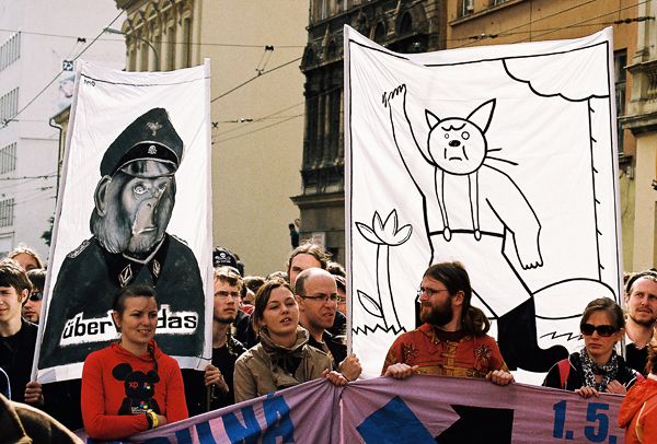 nenásilná blokáda neonacistů / Brno blokuje / 1. 5. 2011 / V
