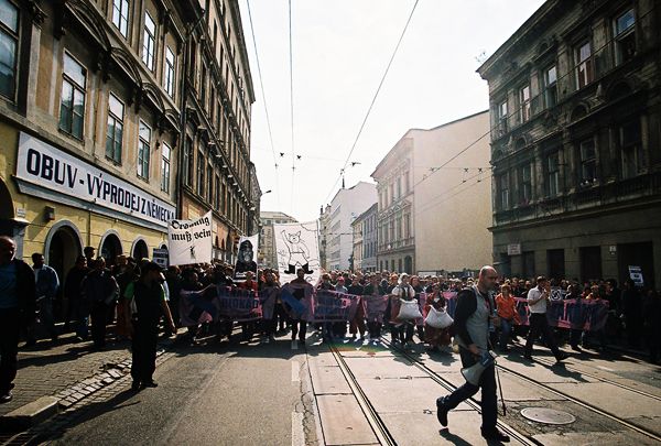 nenásilná blokáda neonacistů / Brno blokuje / 1. 5. 2011 / II