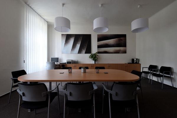 photo pictures / conference room of legal agency