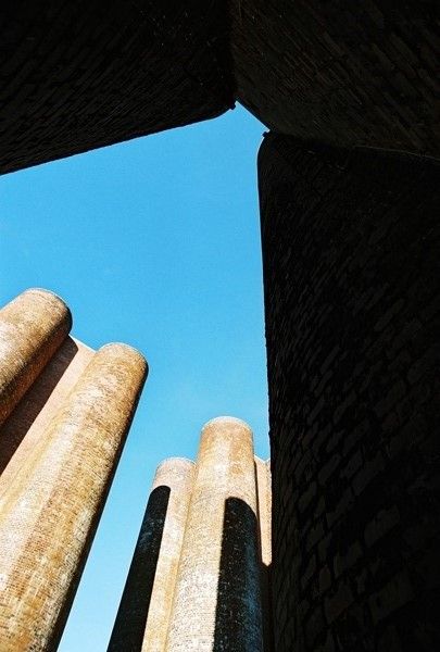 bio věže „Castel del Monte Lužice“ / Německo / 2013 / V
