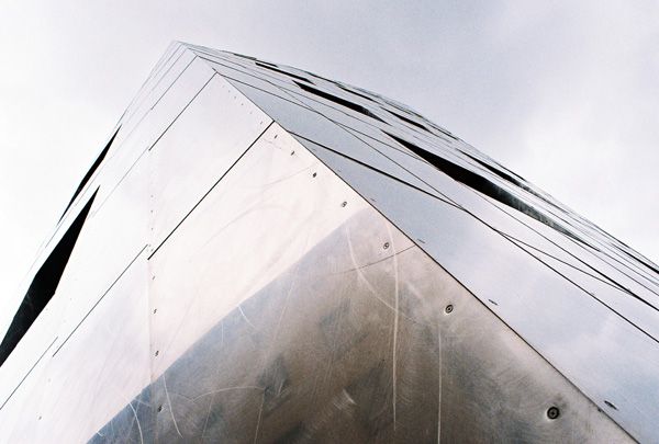 Frank Owen Gehry / Věž Gehry, Hannover, Německo / III