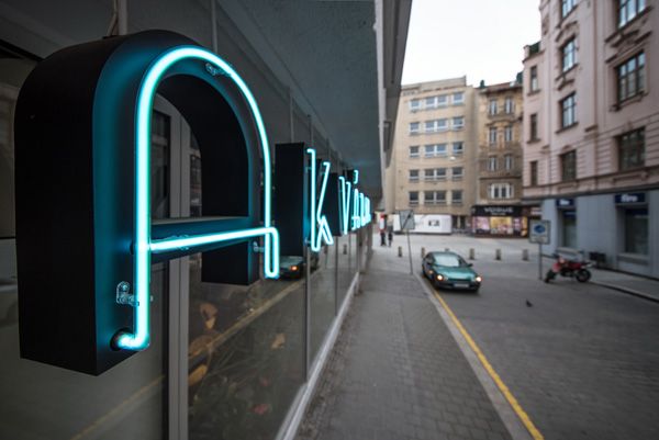 vlastní projekty / restaurace Akvárna - zarostlá a konečně neonová / Brno / 2021 / II