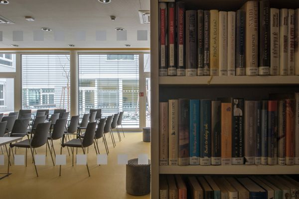Rudiš-Rudiš architektonická kancelář / dům se sociálními byty a knihovnou / Brno / 2021 / LXXI