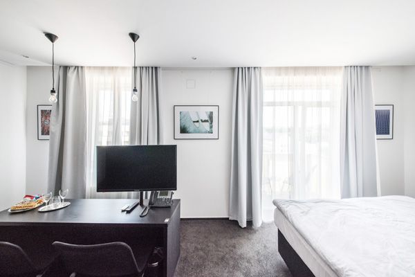 fotoobrazy / Pytloun Grand hotel Imperial Liberec / pokoje Ondro a Mišo (autorská výstava) / VI