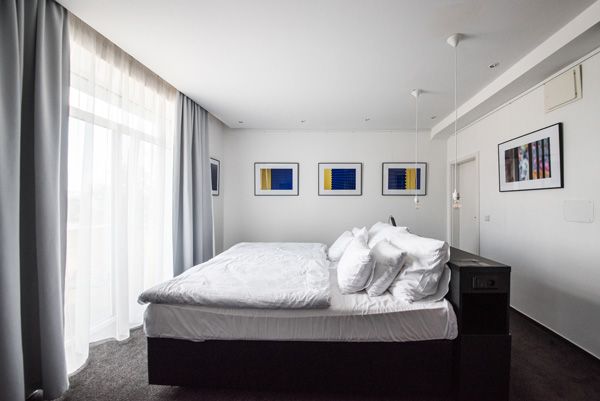 fotoobrazy / Pytloun Grand hotel Imperial Liberec / pokoje Ondro a Mišo (autorská výstava) / V