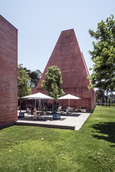 Eduardo Souto de Moura / Casa das Histórias Paula Rego, Cascais, Portugal / XVII