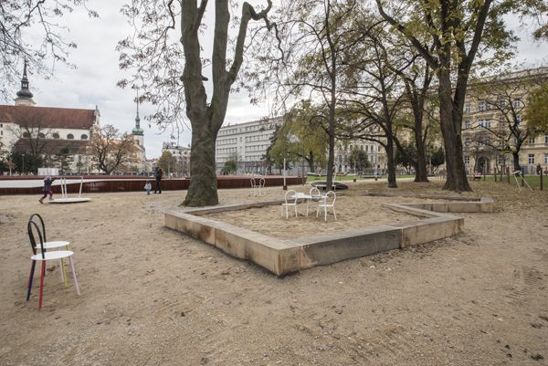 Consequence forma / rekonstrukce parku / fotodokumentace procesu realizace / Moravské nám., Brno / 2022-23 / CLXXVIII