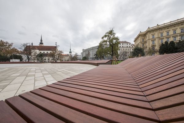Consequence forma / rekonstrukce parku / fotodokumentace procesu realizace / Moravské nám., Brno / 2022-23 / CLXXV