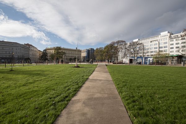 Consequence forma / rekonstrukce parku / fotodokumentace procesu realizace / Moravské nám., Brno / 2022-23 / CLXVI