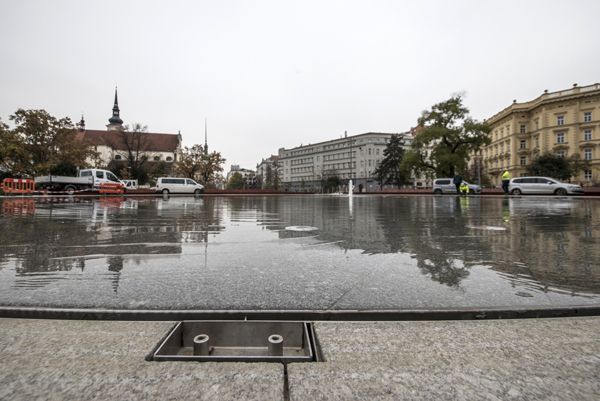 Consequence forma / rekonstrukce parku / fotodokumentace procesu realizace / Moravské nám., Brno / 2022-23 / CLI