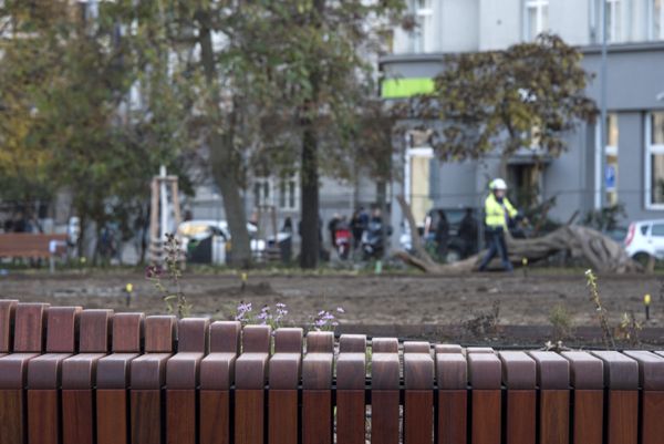 Consequence forma / rekonstrukce parku / fotodokumentace procesu realizace / Moravské nám., Brno / 2022-23 / XCIII