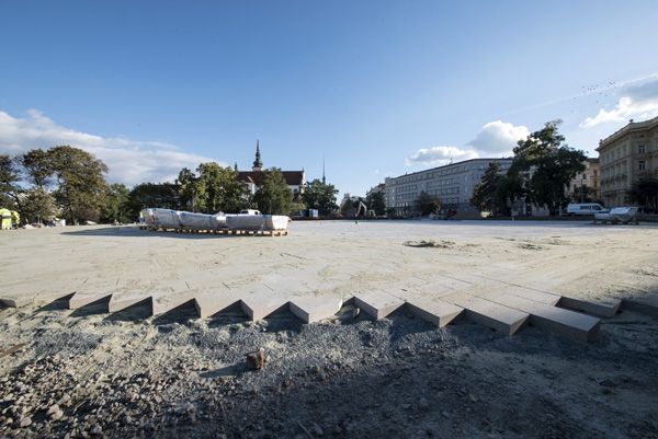 Consequence forma / rekonstrukce parku / fotodokumentace procesu realizace / Moravské nám., Brno / 2022-23 / XXV