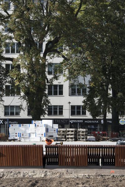 Consequence forma / rekonstrukce parku / fotodokumentace procesu realizace / Moravské nám., Brno / 2022-23 / XIII