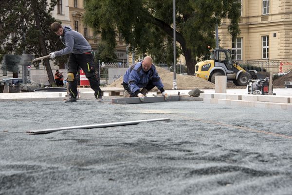 Consequence forma / rekonstrukce parku / fotodokumentace procesu realizace / Moravské nám., Brno / 2022-23 / V