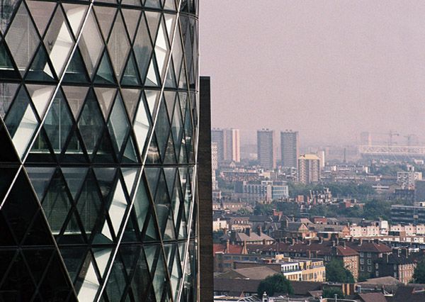 Lord Norman Foster / Swiss Re Headquarters, London, UK / VI