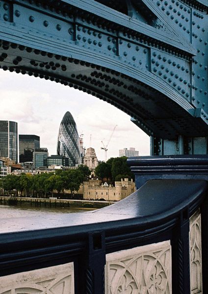 Lord Norman Foster / Swiss Re Headquarters, London, UK / I