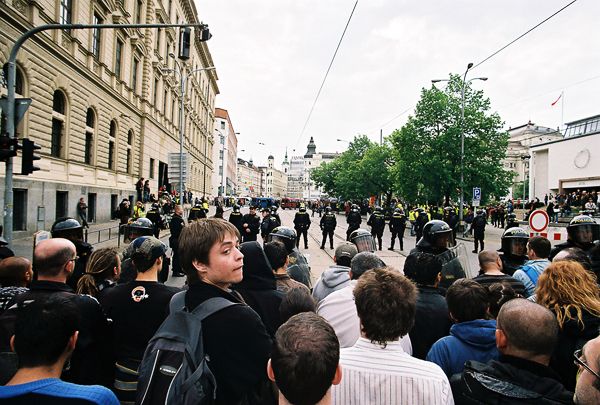 nonviolent blockade of neo-Nazis / Brno blocks / 1. 5. 2011 / VI