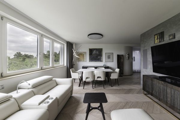 Jaromír Sedlák / fotodokumentace bytového domu / Brno / 2025 / XXXII