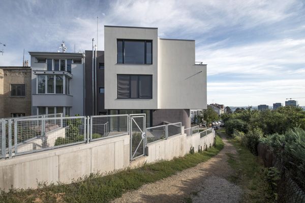 Jaromír Sedlák / fotodokumentace bytového domu / Brno / 2025 / XI