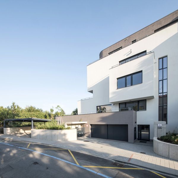 Jaromír Sedlák / fotodokumentace bytového domu / Brno / 2025 / X